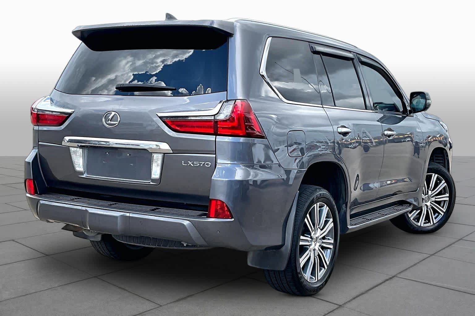 Used 2016 Lexus LX 570 4WD w/ Luxury Package image 13