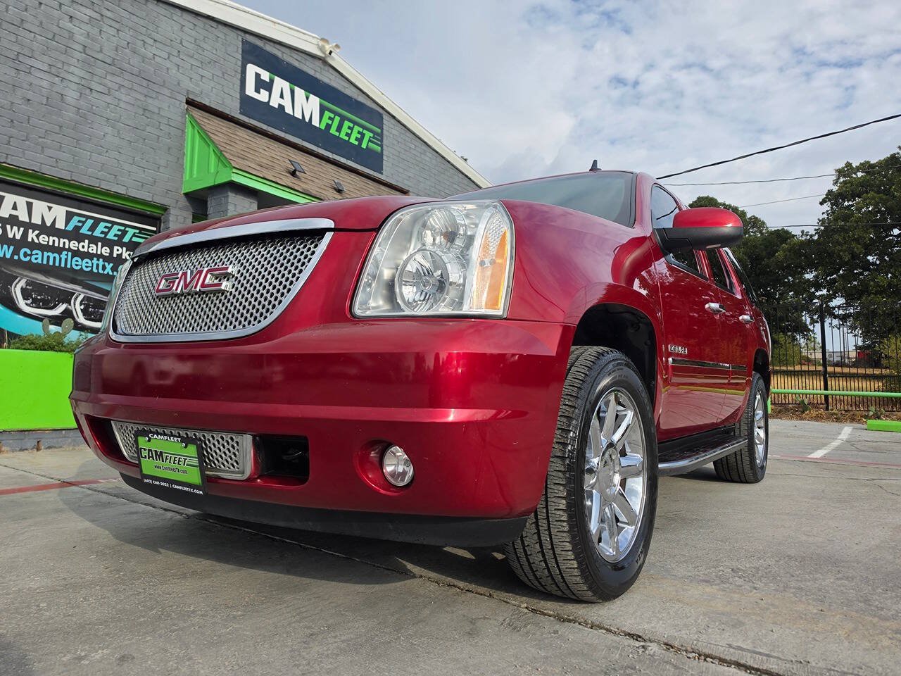 Used 2014 GMC Yukon Denali RWD image 2