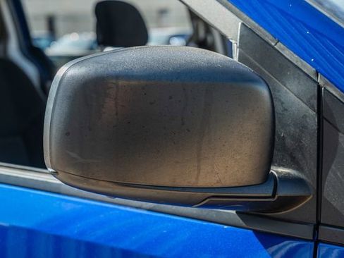 Used 2018 Dodge Grand Caravan SE w/ UConnect Hands-Free Group image 12