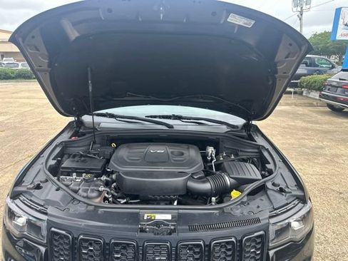 Used 2017 Jeep Grand Cherokee Altitude AWD/4WD image 21