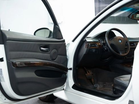 Used 2006 BMW 325xi Wagon image 8