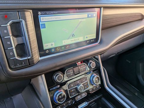 Used 2021 GMC Yukon Denali w/ Denali Premium Package image 19