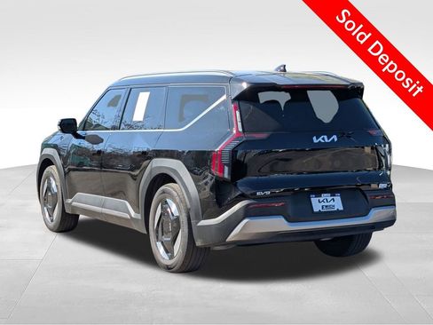 Used 2024 Kia EV9 Wind AWD/4WD image 3