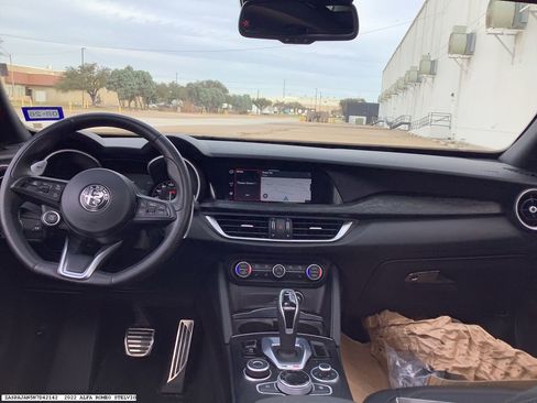 Used 2022 Alfa Romeo Stelvio Sprint image 9