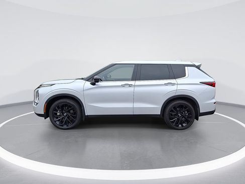 Used 2023 Mitsubishi Outlander SE AWD/4WD image 6