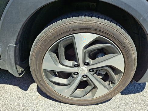 Used 2018 Hyundai Tucson Value w/ Cargo Package AWD/4WD image 11