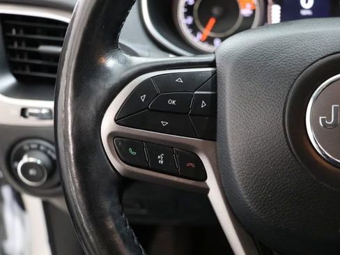 Used 2021 Jeep Cherokee Latitude Plus FWD image 19