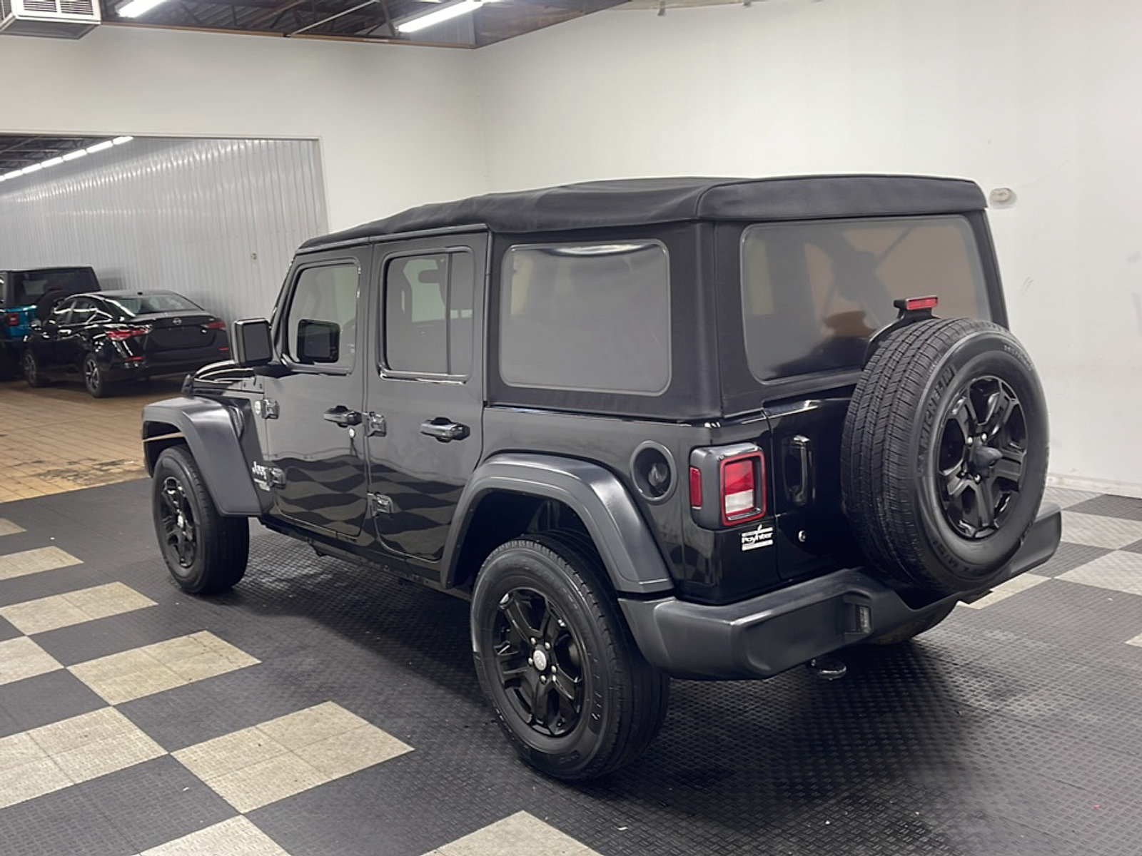 Used 2018 Jeep Wrangler Unlimited Sport S AWD/4WD image 16