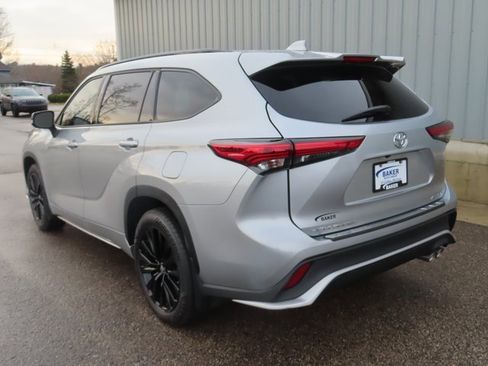 Used 2023 Toyota Highlander XSE image 9