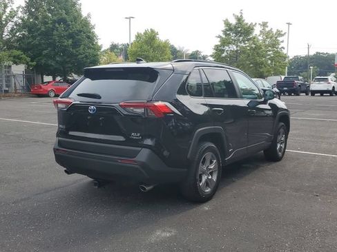 Used 2022 Toyota RAV4 XLE w/ Convenience Package AWD/4WD image 4