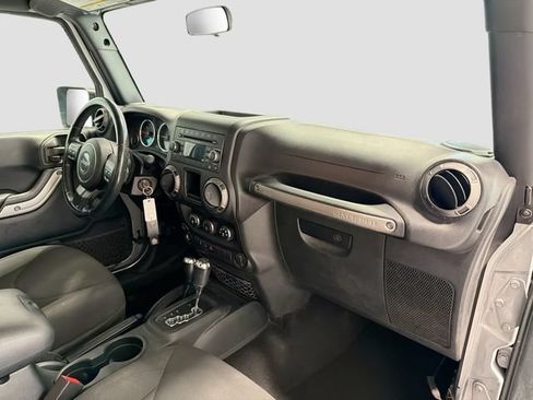 Used 2018 Jeep Wrangler Unlimited Sport w/ Connectivity Group AWD/4WD image 23