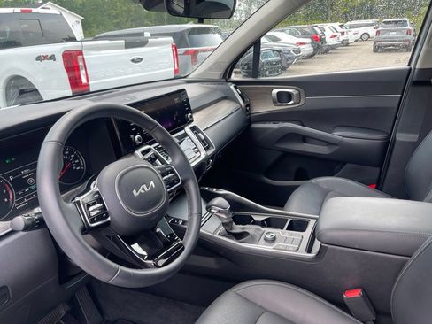 Used 2022 Kia Sorento S w/ Panoramic Sunroof Package AWD/4WD image 6