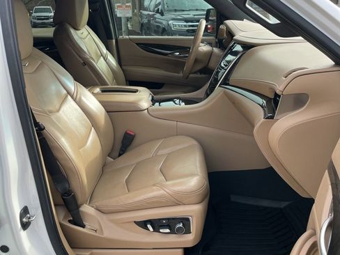 Used 2019 Cadillac Escalade Platinum image 6