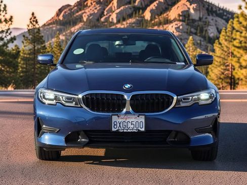 Used 2021 BMW 330i Sedan w/ Convenience Package RWD image 3