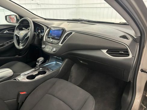 Used 2022 Chevrolet Malibu LT FWD image 35