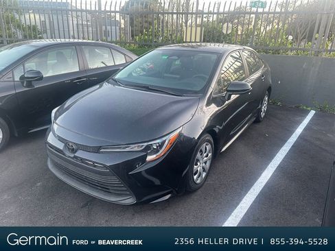 Used 2022 Toyota Corolla LE image 1