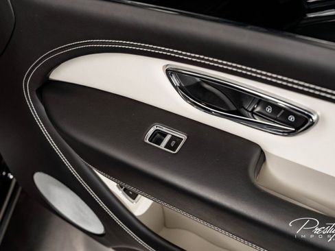 Used 2022 Bentley Bentayga image 43