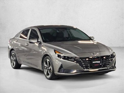 Used 2022 Hyundai Elantra Limited image 3