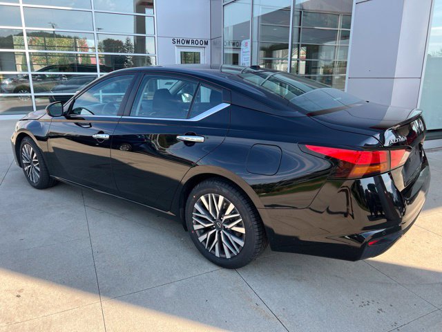 Used 2025 Nissan Altima 2.5 SV FWD image 5