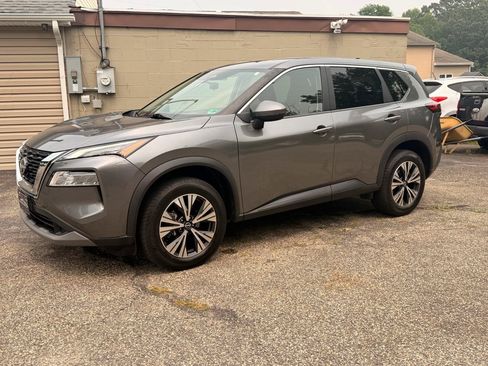 Used 2022 Nissan Rogue SV AWD/4WD image 2