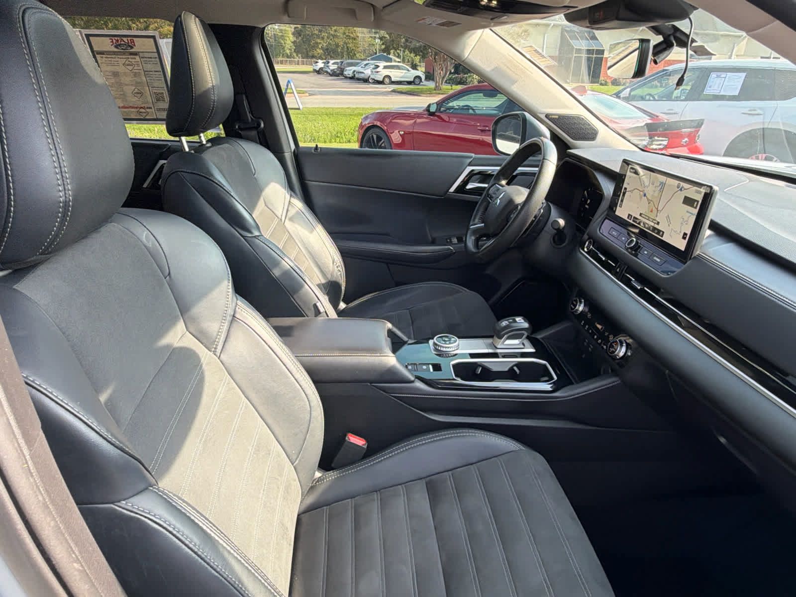 Used 2025 Mitsubishi Outlander SE FWD image 9