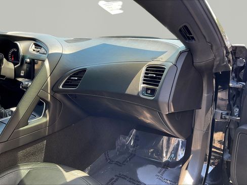 Used 2016 Chevrolet Corvette Stingray Coupe RWD image 18