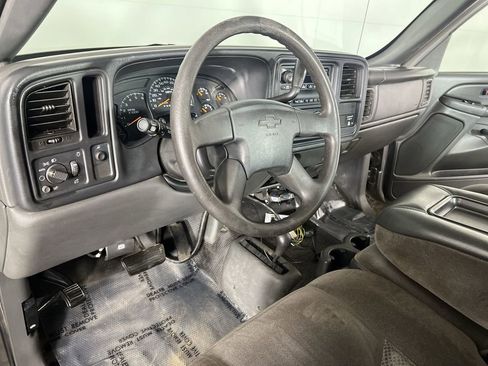 Used 2007 Chevrolet Silverado 2500 W/T w/ Skid Plate Package AWD/4WD image 11