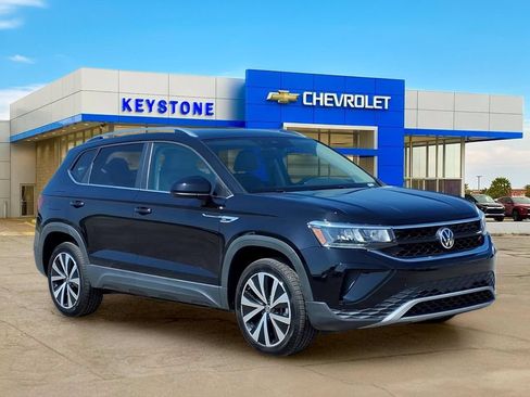 Used 2022 Volkswagen Taos SE w/ IQ.Drive SE Package FWD image 1