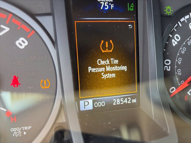 Used 2022 Toyota Tacoma SR AWD/4WD image 9