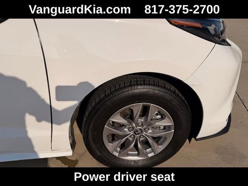 Used 2024 Toyota Sienna LE image 11