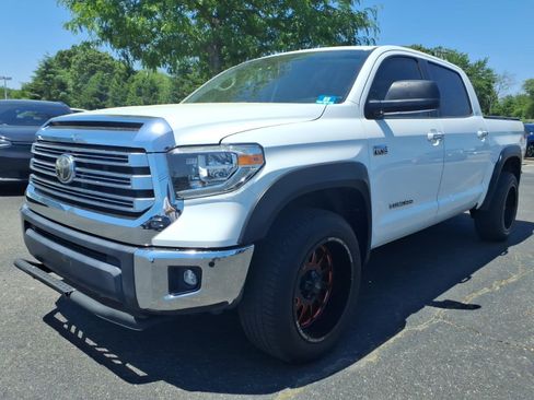 Used 2020 Toyota Tundra Limited w/ Limited Premium Package RWD image 5