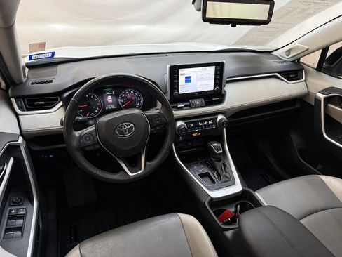 Used 2019 Toyota RAV4 XLE Premium image 12