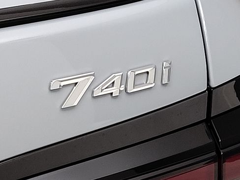 New 2026 BMW 740i w/ Premium Package image 10