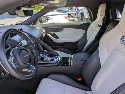 Used 2022 Jaguar F-TYPE R image 17