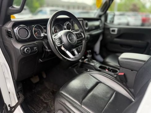 Used 2023 Jeep Wrangler Unlimited Sahara AWD/4WD image 15