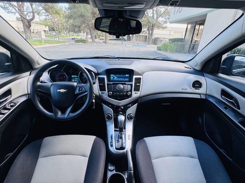 Used 2015 Chevrolet Cruze LS image 15
