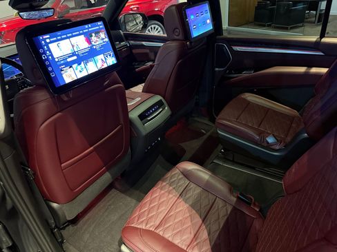 New 2025 Cadillac Escalade ESV Premium Luxury w/ Touring Package image 47