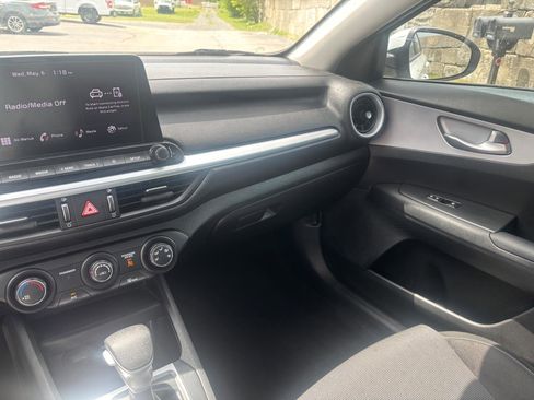 Used 2024 Kia Forte LXS w/ LXS Technology Package FWD image 16