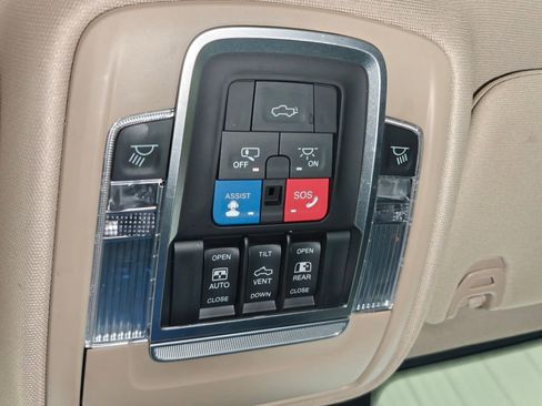 Used 2022 RAM 2500 Laramie AWD/4WD image 11