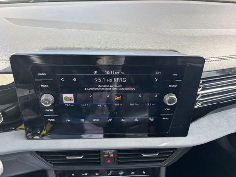 Used 2025 Volkswagen Jetta SE image 21