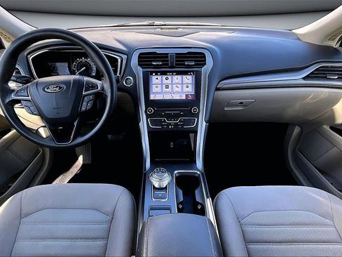 Used 2017 Ford Fusion SE w/ Fusion SE Technology Package image 7