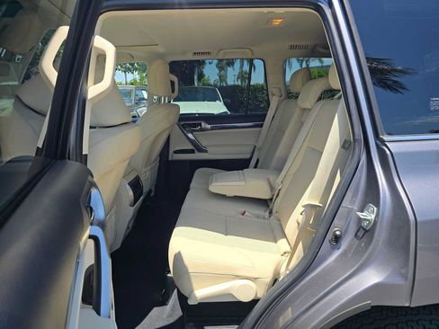 Used 2022 Lexus GX 460 Premium w/ Premium Package AWD/4WD image 18