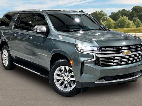 Used 2023 Chevrolet Suburban Premier image 2