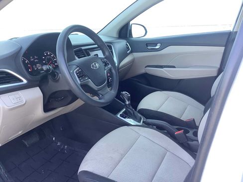 Used 2022 Hyundai Accent SE FWD image 3