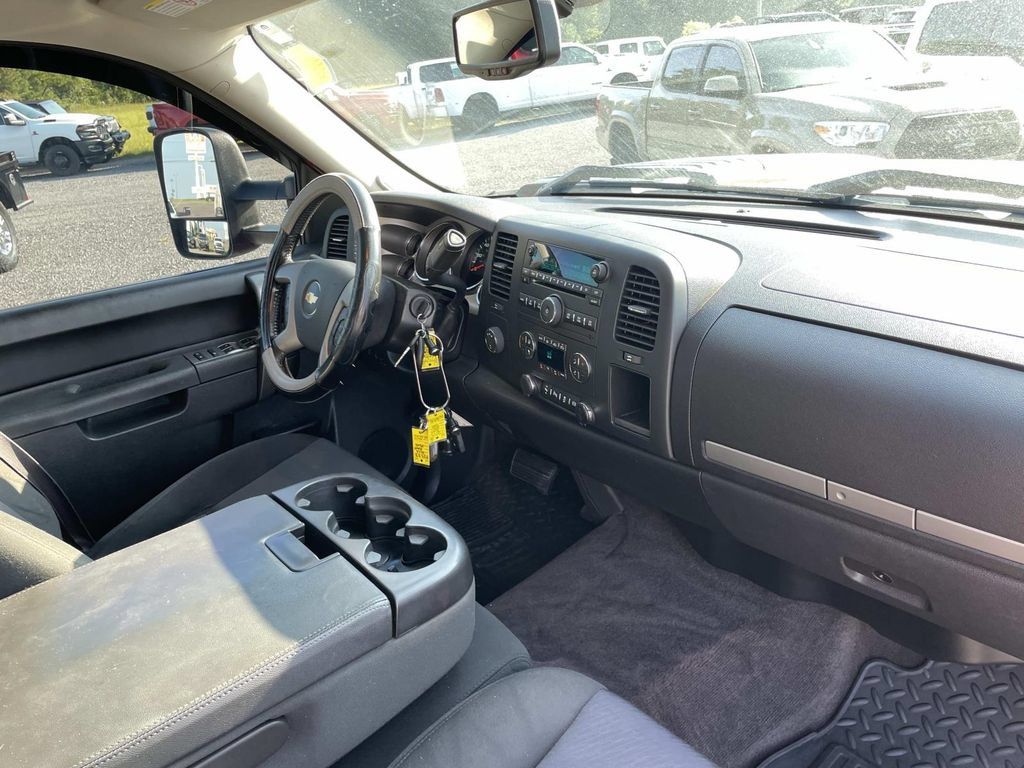 Used 2014 Chevrolet Silverado 2500 LT w/ Interior Plus Package AWD/4WD image 30