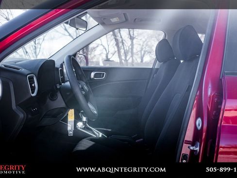 Used 2022 Hyundai Venue SE image 14