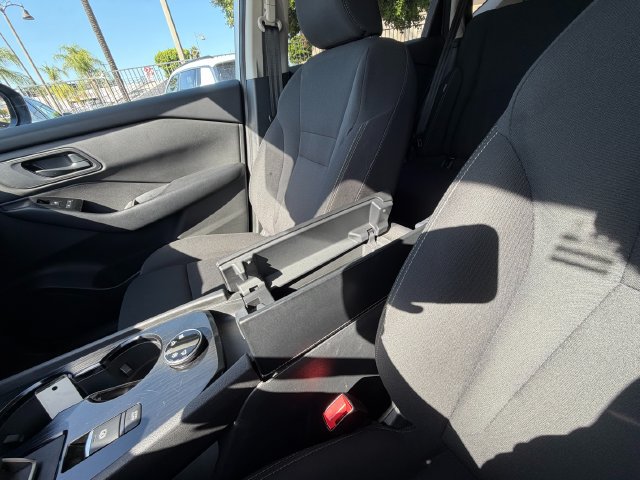 Used 2024 Nissan Rogue S AWD/4WD image 32