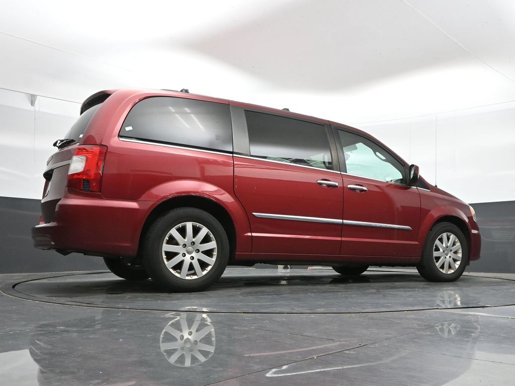 Used 2016 Chrysler Town & Country Touring w/ Driver Convenience Group FWD image 36
