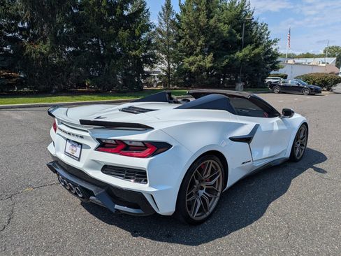 Used 2025 Chevrolet Corvette Z06 RWD image 13