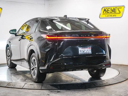 Used 2025 Lexus RZ 300e image 2